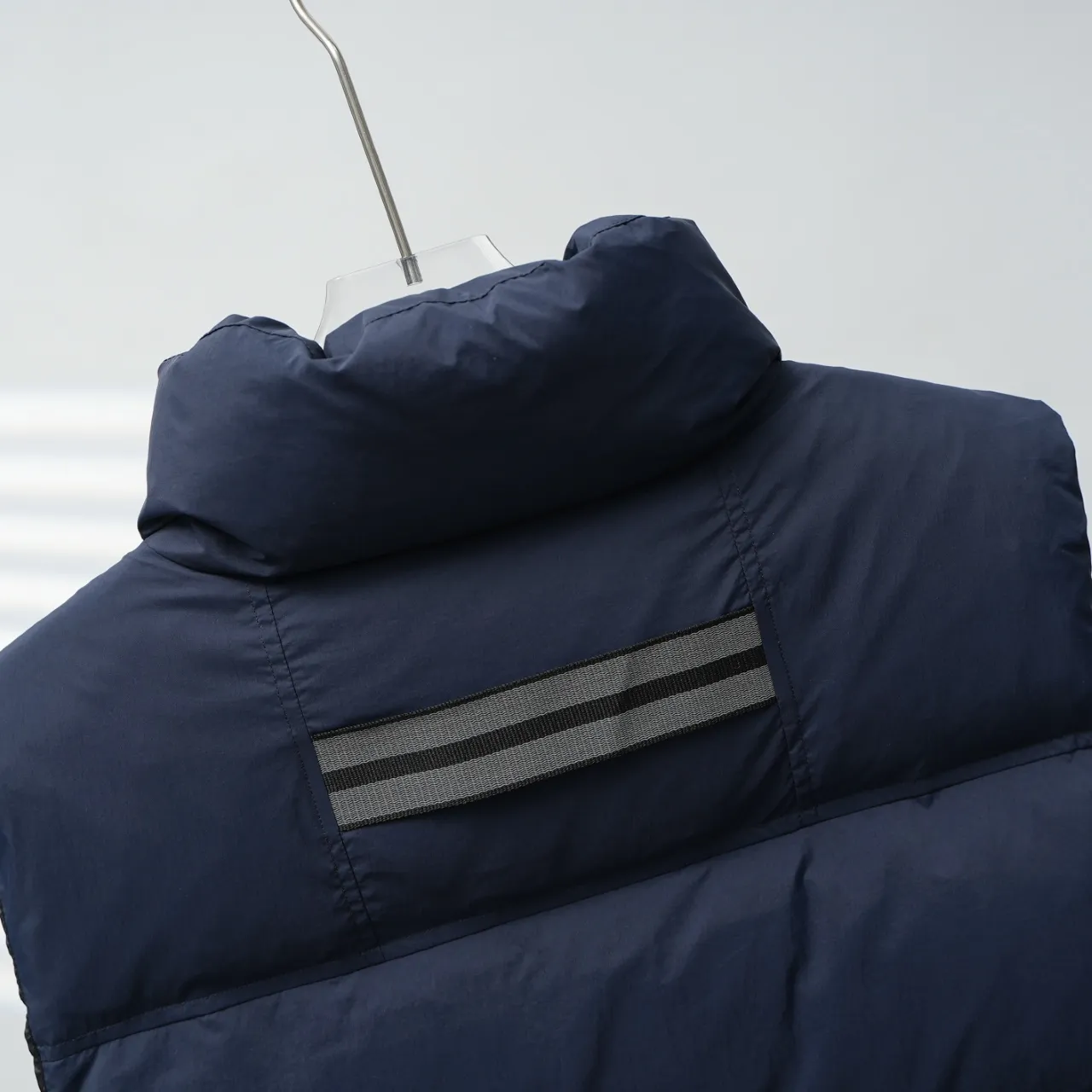 P560 CANADA GOOSE丨Canada Goose 2804 soft cloth stand-up collar down vest with chest label Color: dark blue and red label Size: XS-XXL